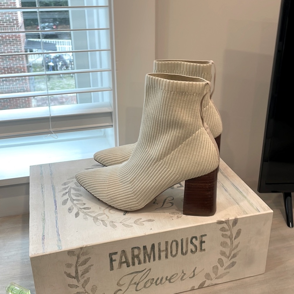 Cream colored slip on cloth bootie size 8.5